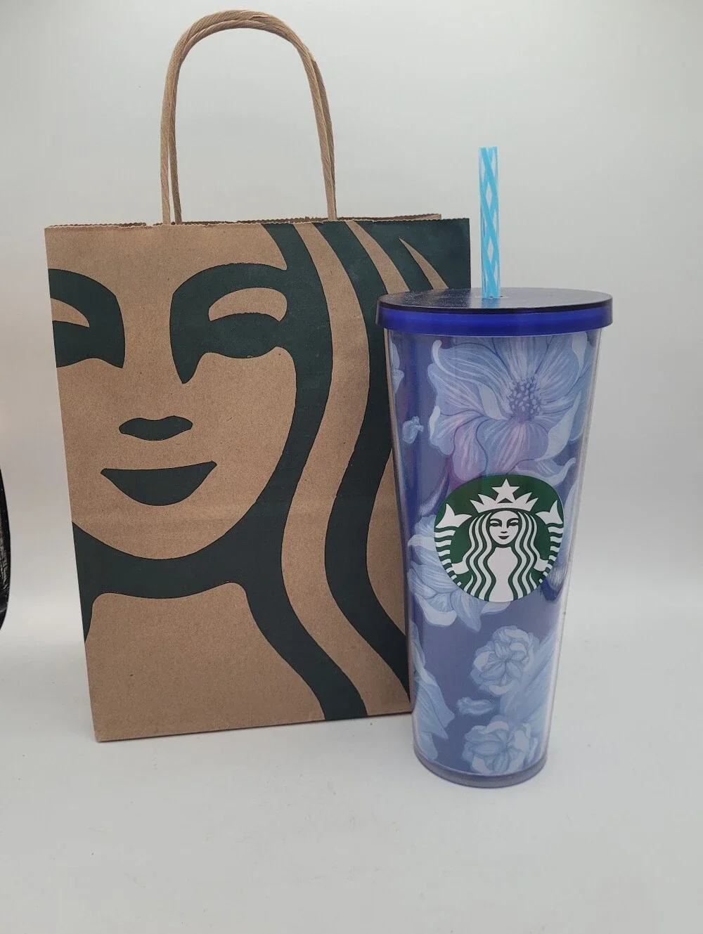 Starbucks Desert Floral Cactus cold cup is a 24 fl oz